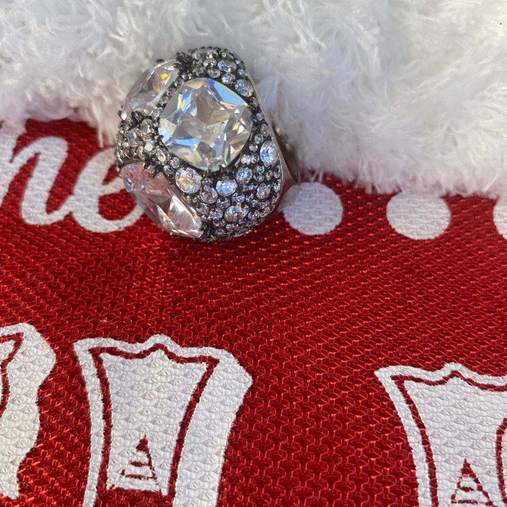 Large Exaggerated Cocktail Ring - Picture 2 of 4